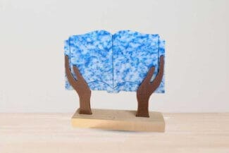 prototipo trofeo en material reciclado y madera